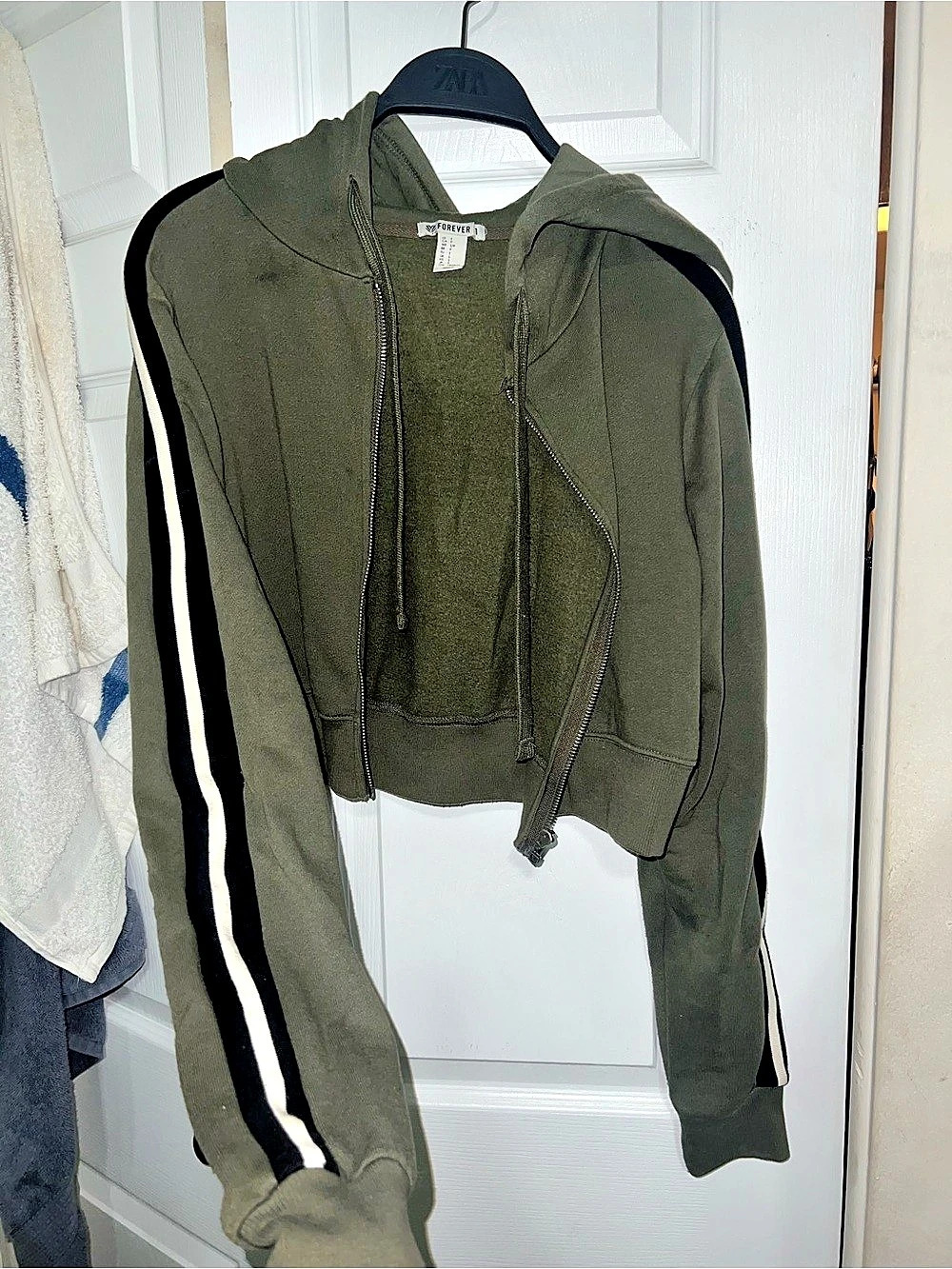 Forever 21 Color Block Cropped Hoodie in Green & Black